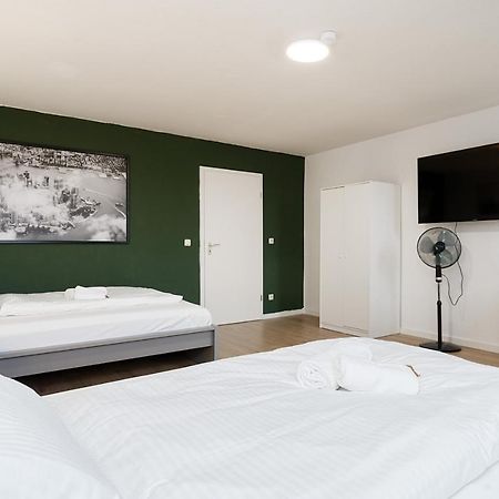 Einfach Aber Sehr Komfortabel - Wohnung Fuer 6 Personen - 2Xwc - Grupen, Messe, Monteure, Studenten - Voll Ausgestattet - 6 Betten 140X200Cm Hochwertig, 3 Smart-Tv 55 Zoll Netflix, 1000 Mbit Wlan, Voll Ausgestattete Kueche Duisburg Zewnętrze zdjęcie