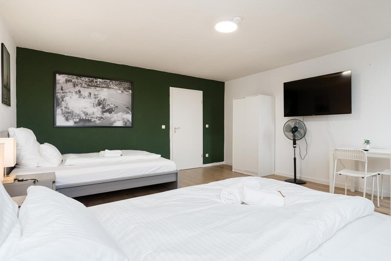 Einfach Aber Sehr Komfortabel - Wohnung Fuer 6 Personen - 2Xwc - Grupen, Messe, Monteure, Studenten - Voll Ausgestattet - 6 Betten 140X200Cm Hochwertig, 3 Smart-Tv 55 Zoll Netflix, 1000 Mbit Wlan, Voll Ausgestattete Kueche Duisburg Zewnętrze zdjęcie