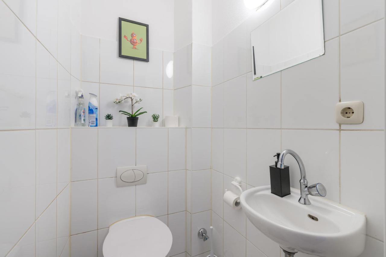Einfach Aber Sehr Komfortabel - Wohnung Fuer 6 Personen - 2Xwc - Grupen, Messe, Monteure, Studenten - Voll Ausgestattet - 6 Betten 140X200Cm Hochwertig, 3 Smart-Tv 55 Zoll Netflix, 1000 Mbit Wlan, Voll Ausgestattete Kueche Duisburg Zewnętrze zdjęcie