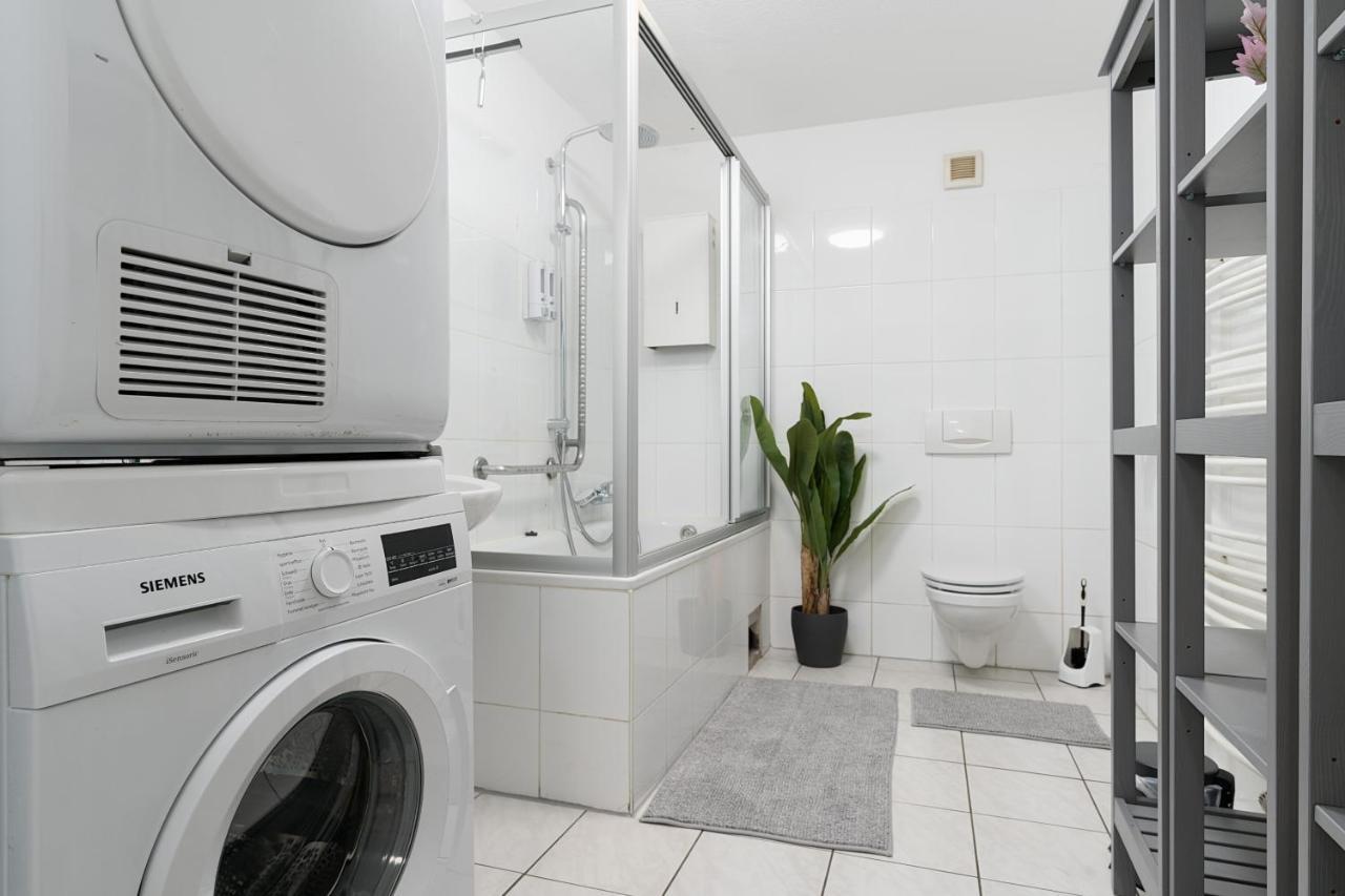 Einfach Aber Sehr Komfortabel - Wohnung Fuer 6 Personen - 2Xwc - Grupen, Messe, Monteure, Studenten - Voll Ausgestattet - 6 Betten 140X200Cm Hochwertig, 3 Smart-Tv 55 Zoll Netflix, 1000 Mbit Wlan, Voll Ausgestattete Kueche Duisburg Zewnętrze zdjęcie
