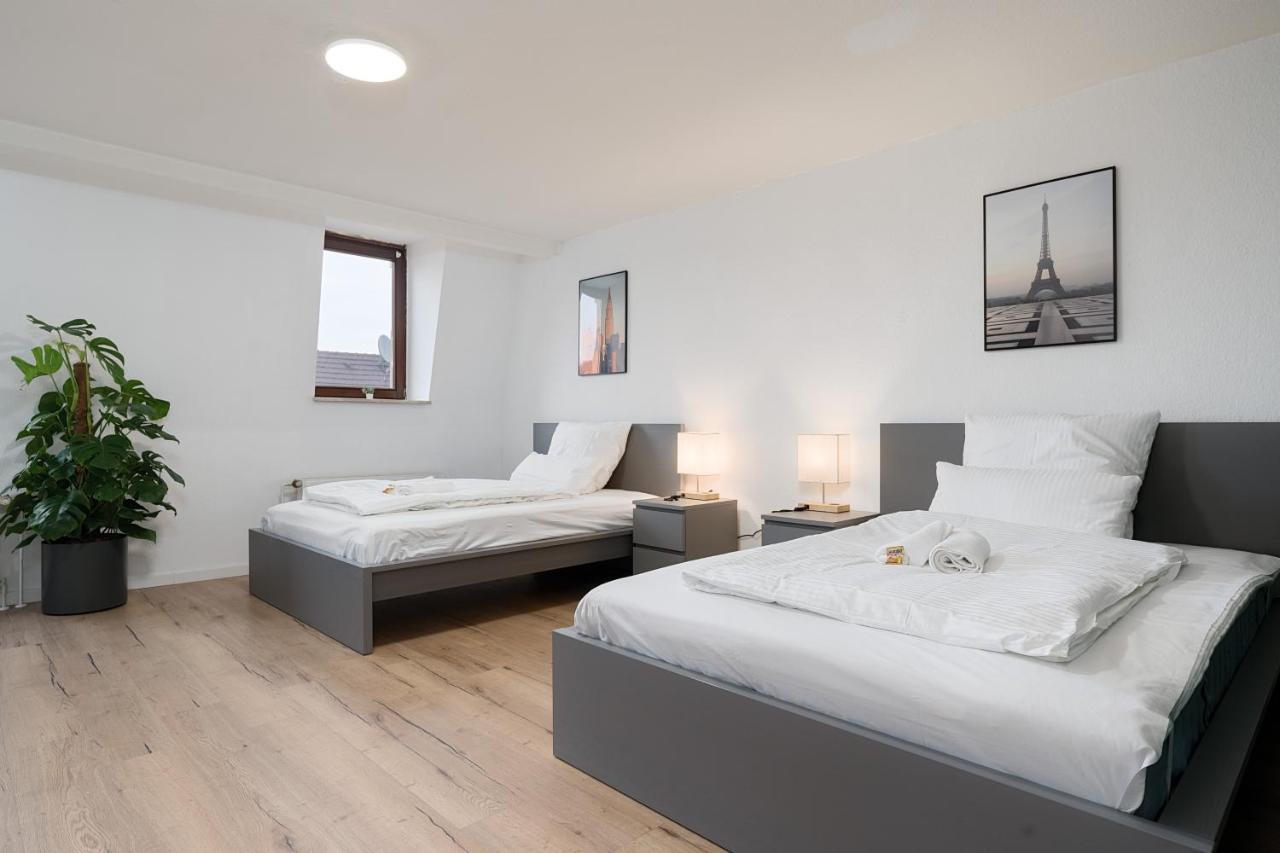 Einfach Aber Sehr Komfortabel - Wohnung Fuer 6 Personen - 2Xwc - Grupen, Messe, Monteure, Studenten - Voll Ausgestattet - 6 Betten 140X200Cm Hochwertig, 3 Smart-Tv 55 Zoll Netflix, 1000 Mbit Wlan, Voll Ausgestattete Kueche Duisburg Zewnętrze zdjęcie