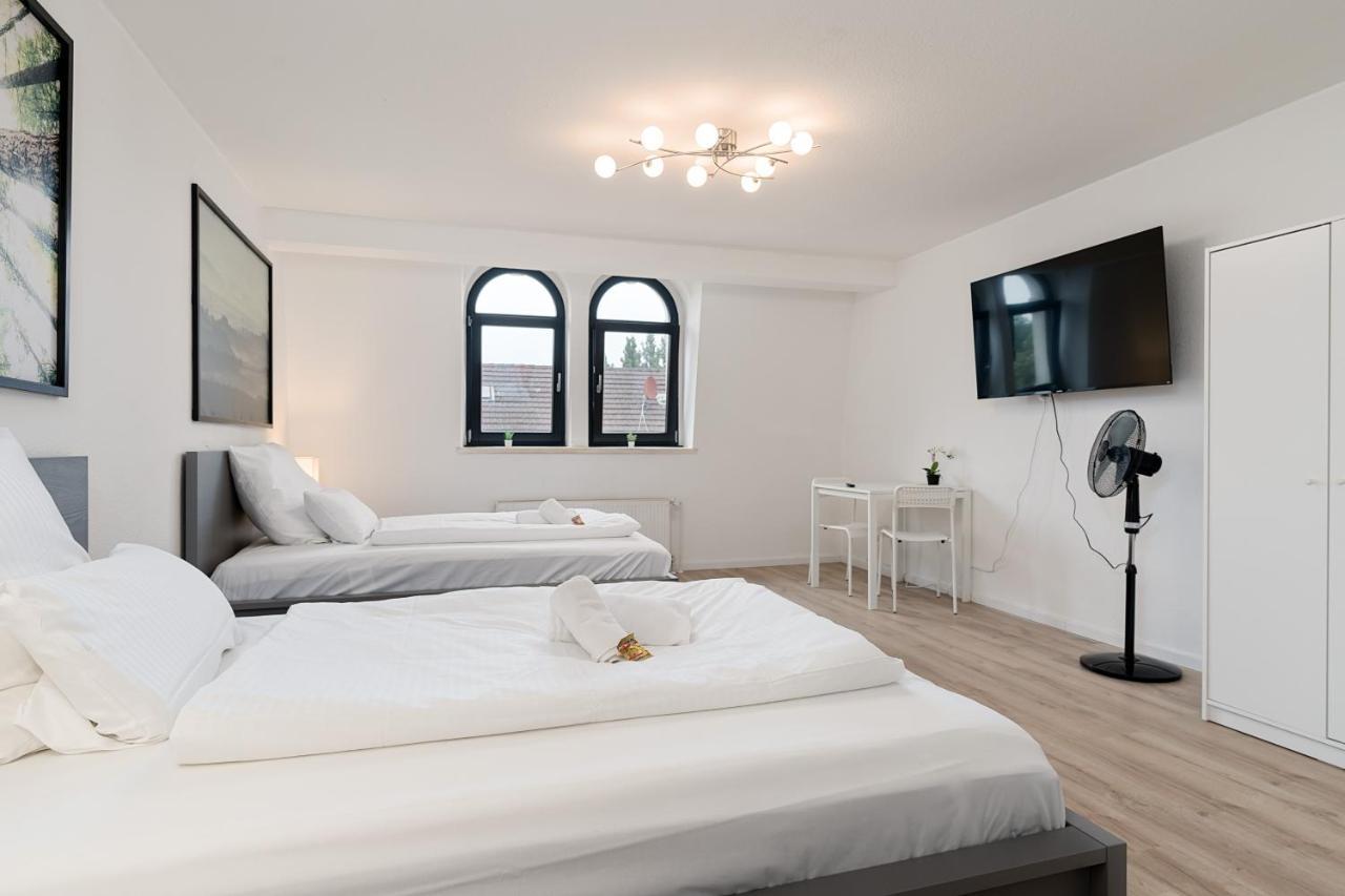 Einfach Aber Sehr Komfortabel - Wohnung Fuer 6 Personen - 2Xwc - Grupen, Messe, Monteure, Studenten - Voll Ausgestattet - 6 Betten 140X200Cm Hochwertig, 3 Smart-Tv 55 Zoll Netflix, 1000 Mbit Wlan, Voll Ausgestattete Kueche Duisburg Zewnętrze zdjęcie