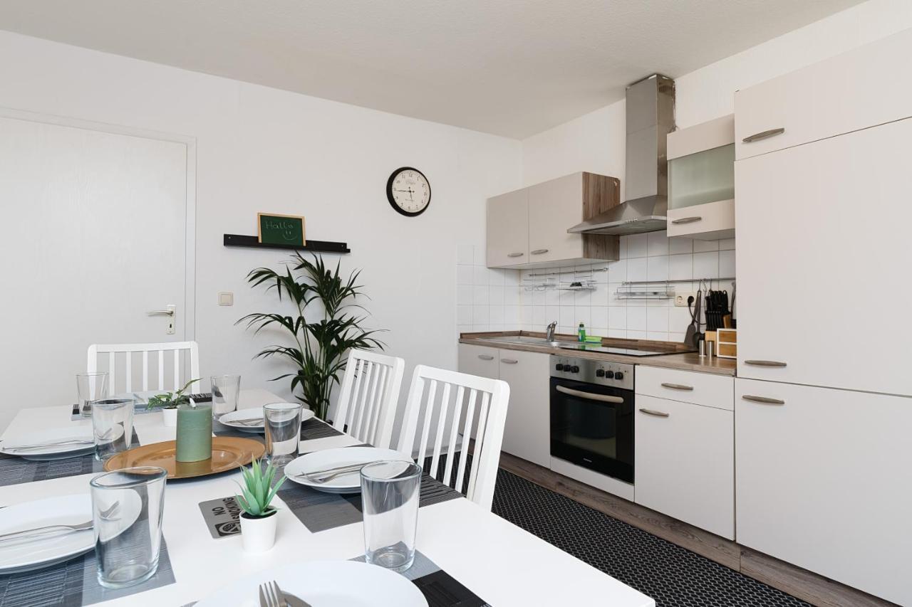 Einfach Aber Sehr Komfortabel - Wohnung Fuer 6 Personen - 2Xwc - Grupen, Messe, Monteure, Studenten - Voll Ausgestattet - 6 Betten 140X200Cm Hochwertig, 3 Smart-Tv 55 Zoll Netflix, 1000 Mbit Wlan, Voll Ausgestattete Kueche Duisburg Zewnętrze zdjęcie