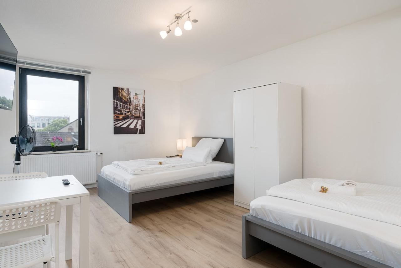 Einfach Aber Sehr Komfortabel - Wohnung Fuer 6 Personen - 2Xwc - Grupen, Messe, Monteure, Studenten - Voll Ausgestattet - 6 Betten 140X200Cm Hochwertig, 3 Smart-Tv 55 Zoll Netflix, 1000 Mbit Wlan, Voll Ausgestattete Kueche Duisburg Zewnętrze zdjęcie